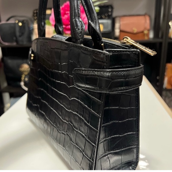 Michael Kors Karla Small E-West Satchel
Embossed Leather Black - Picture 6 of 8